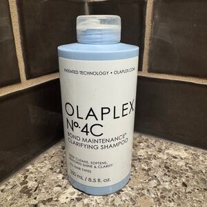 Olaplex No.4C Bond Maintenance Clarifying Shampoo